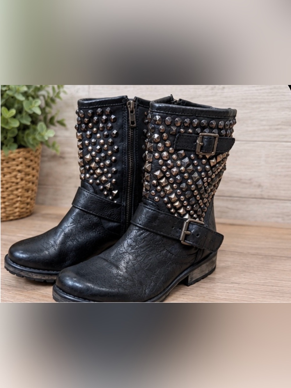 Steve Madden Black Studded Moto Boots Leather Biker Ankle Combat Sz 9 Edgy